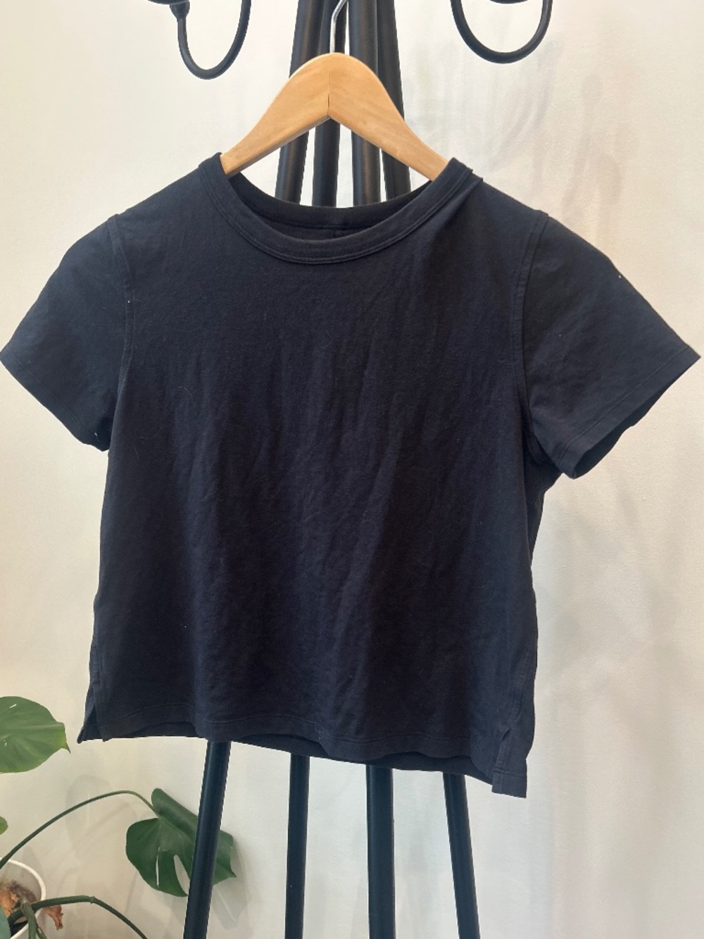 Lululemon Black Cropped Short Sleeve Tee Size 2